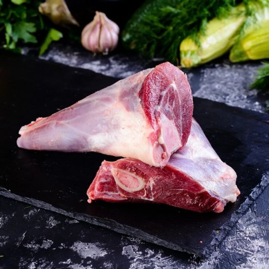 Запеченная баранья голень