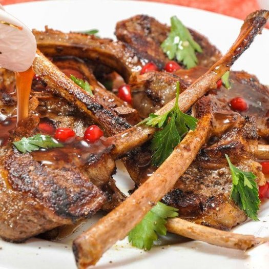 Баранья корейка под гранатовым соусом